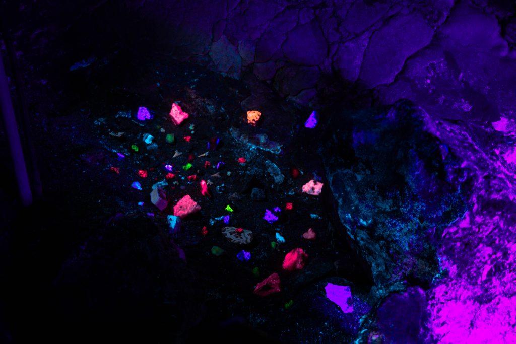 Sala de minerales luminiscentes